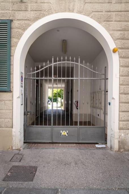 22 Home - Parcheggio Privato - Accogliente - Collegamento Sardegna E Corsica Livorno Dış mekan fotoğraf